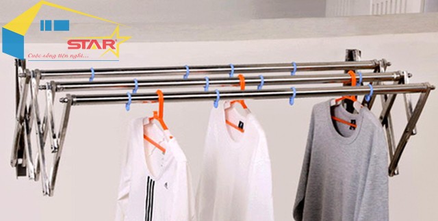 Giàn phơi thông minh, những kỷ lục thú vị về giàn phơi thông minh, Giàn phơi thông minh có thiết kế đẹp nhất, giàn phơi quần áo có mẫu mã đa dạng nhất, khả năng phơi đồ của giàn phơi thông minh, giàn phơi Hòa Phát Nếu như bạn đã chán nản với hình ảnh của những dây phơi cũ kĩ hay những chiếc giá phơi chỉ độc nhất có một vài mẫu mã nhưng đều mang vẻ thô cứng, chiếm diện tích, thì với giàn phơi thông minh sẽ khiến bạn phải "hoa" mắt, giữa một loạt các mẫu mã đẹp và hấp dẫn.