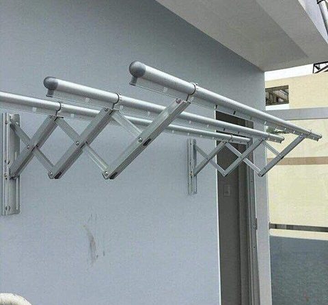 Giàn phơi gắn tường đang trở thành một giải pháp phổ biến cho việc phơi áo quần trong các căn nhà có không gian hạn chế.