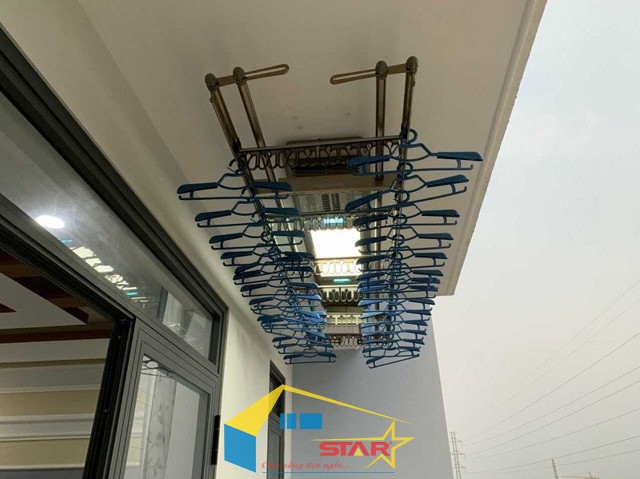 Giàn phơi điện tử có đắt không, Giàn phơi điện tử, Giàn phơi điện tử là gì, giàn phơi thông minh, Giá giàn phơi điện tử, giàn phơi Hòa Phát, giàn phơi Sankaku, giàn phơi Takashi, Giàn phơi có quạt sấy, giàn phơi thông thường