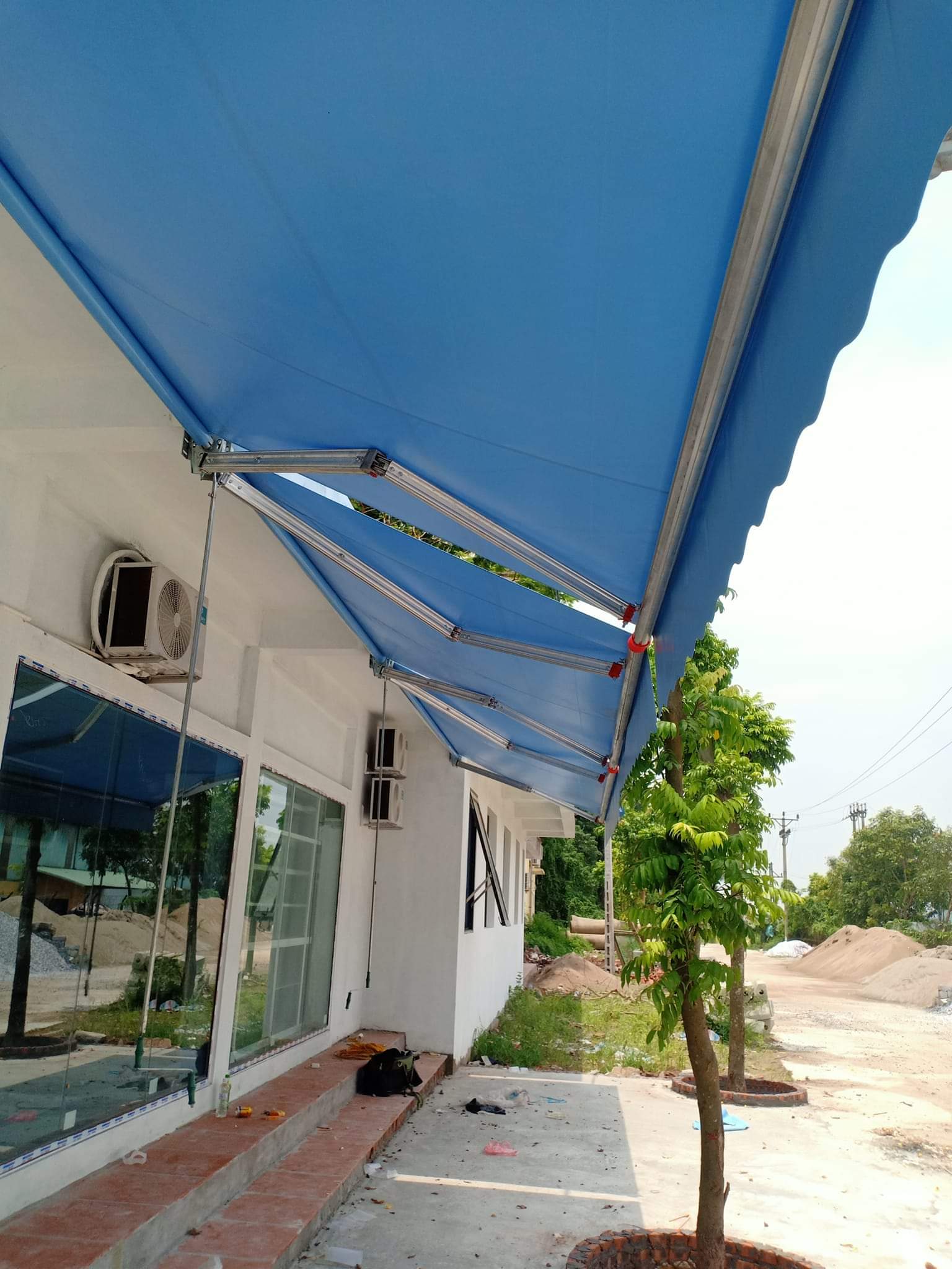 bạt che mưa tự cuốn, bạt che mưa mái hiên, lắp bạt che mưa ban công, bạt che mưa nhà phố, bạt tự cuốn Tuấn Vinh Shop, Lắp đặt bạt che mưa tự cuốn Lắp đặt giàn phơi thông minh, Thi công cửa lưới chống muỗi, Lắp đặt rèm tổ ong ngăn phòng